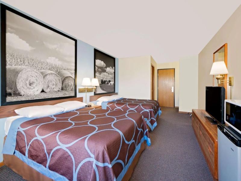 Super 8 by Wyndham Centerville image