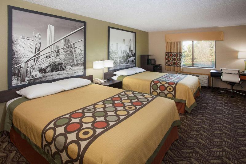 Super 8 by Wyndham Dwight image 7