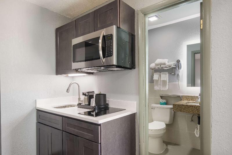 Knights Inn & Suites Salem image