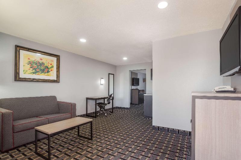 Knights Inn & Suites Salem image