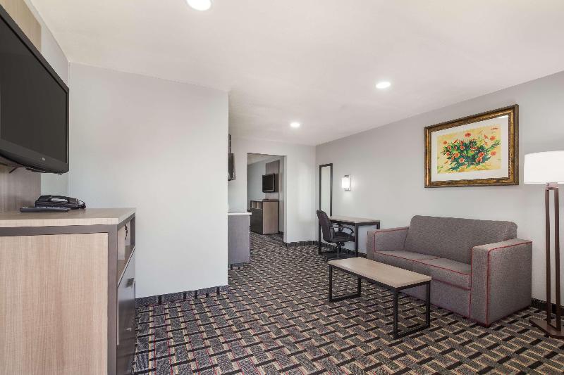 Knights Inn & Suites Salem image