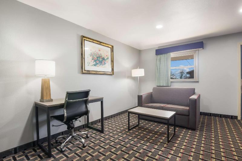 Knights Inn & Suites Salem image