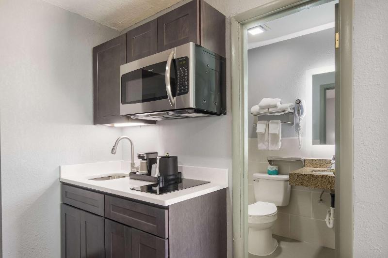 Knights Inn & Suites Salem image