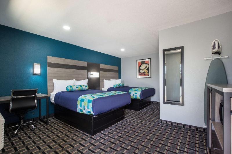 Knights Inn & Suites Salem image