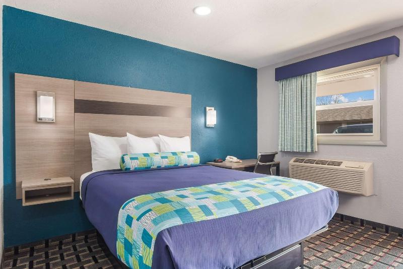 Knights Inn & Suites Salem image