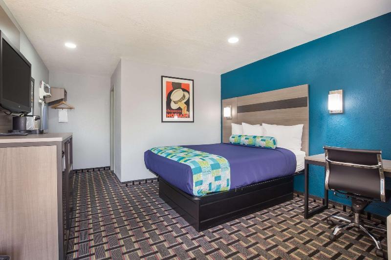 Knights Inn & Suites Salem image
