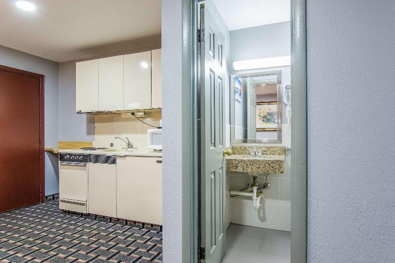 Knights Inn & Suites Salem image
