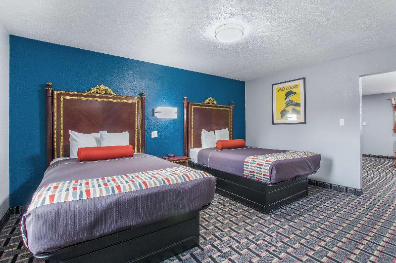 Knights Inn & Suites Salem image