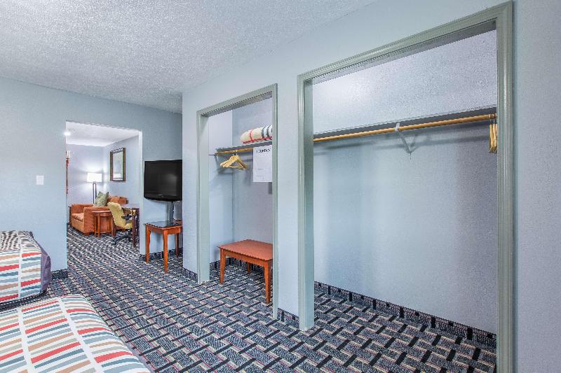 Knights Inn & Suites Salem image