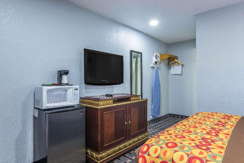 Knights Inn & Suites Salem image