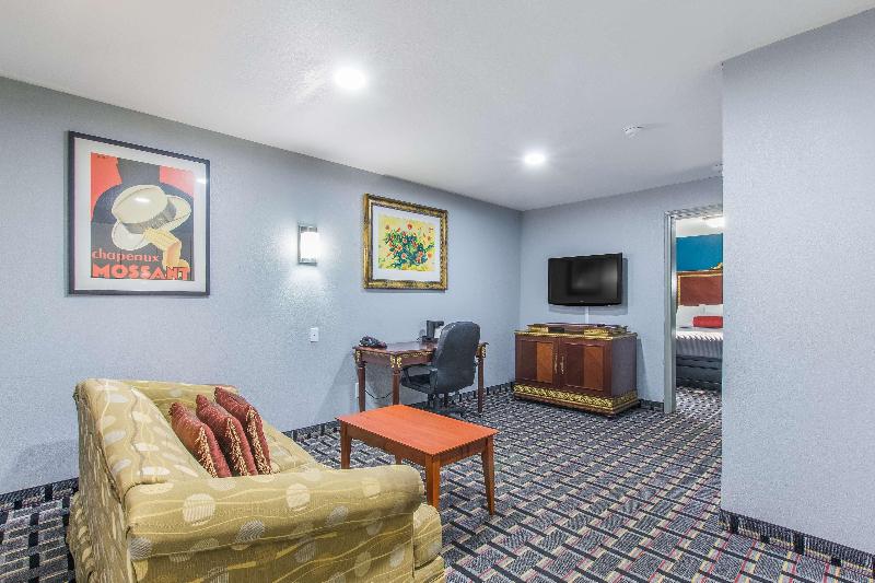 Knights Inn & Suites Salem image