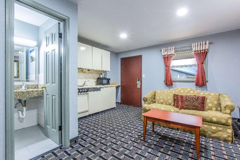 Knights Inn & Suites Salem image