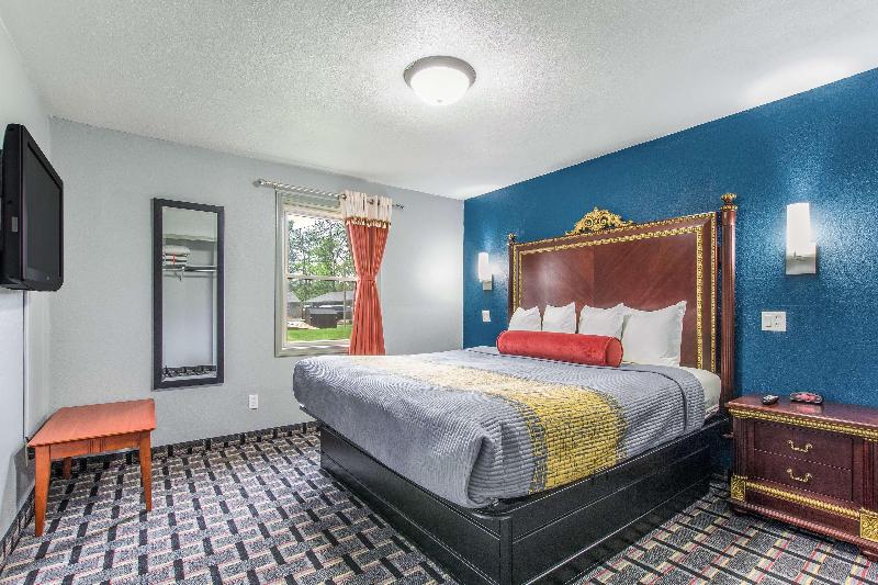 Knights Inn & Suites Salem image