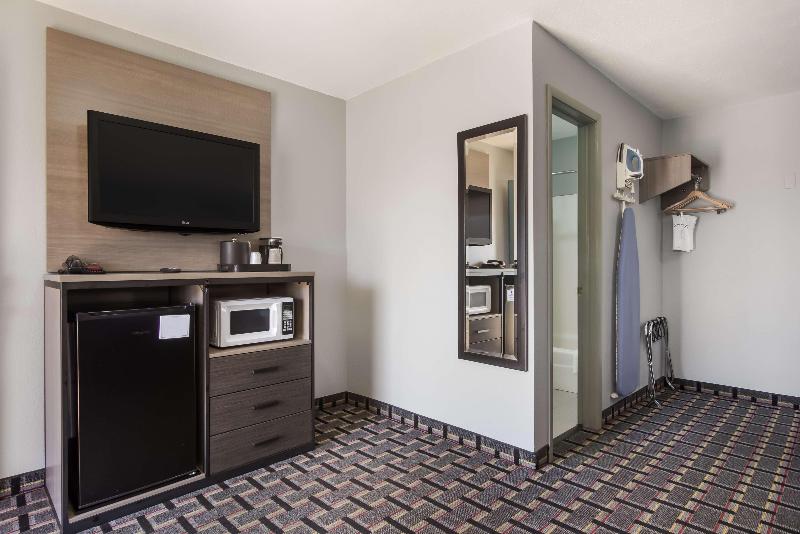 Knights Inn & Suites Salem image
