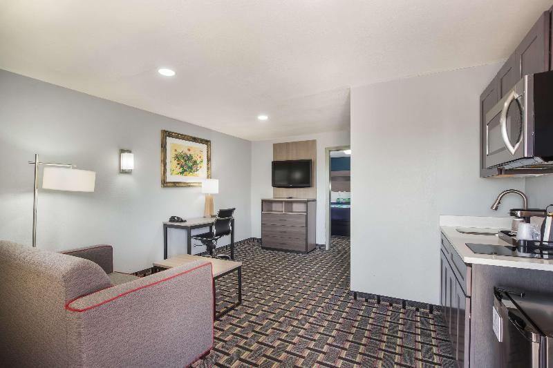 Knights Inn & Suites Salem image
