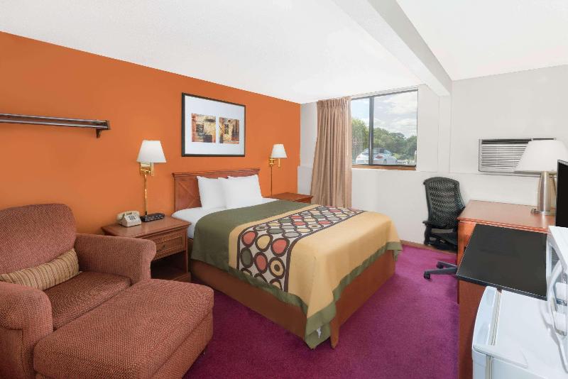 Super 8 by Wyndham Algona image