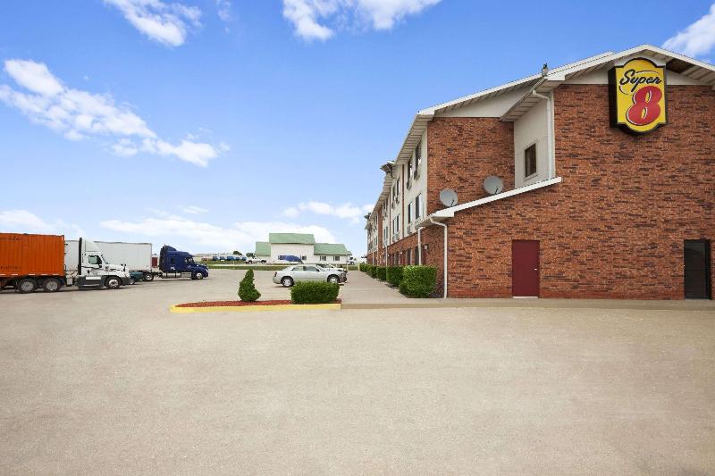 Super 8 By Wyndham Bowling Green image