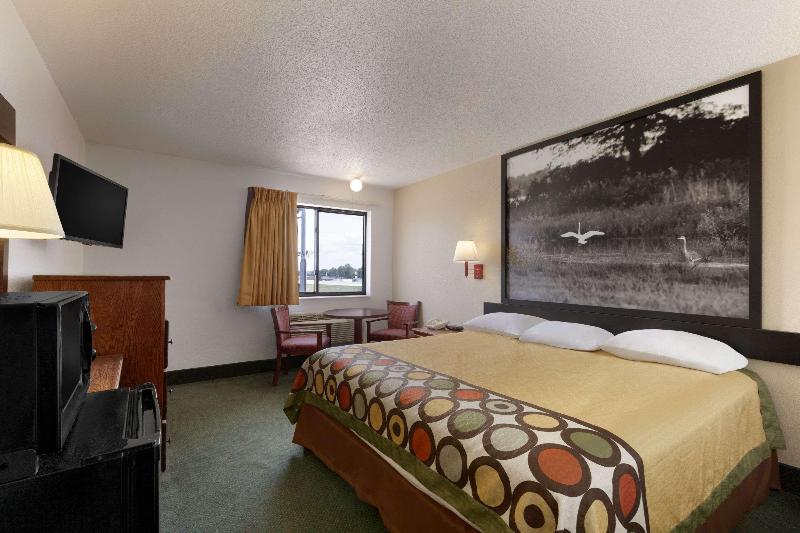 Super 8 By Wyndham Bowling Green image 10