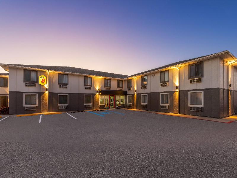 Super 8 by Wyndham Rock Port MO image