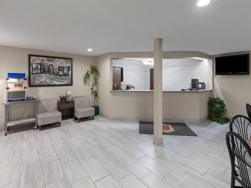 Super 8 by Wyndham Rock Port MO image