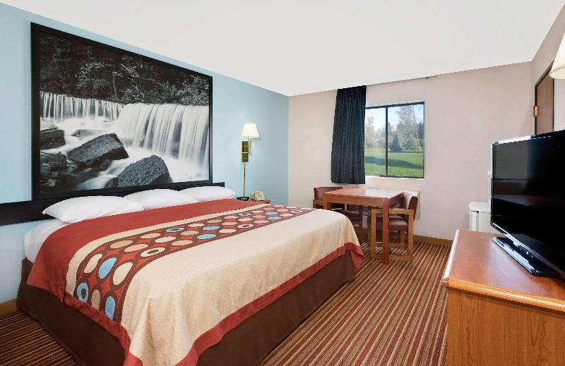 Super 8 by Wyndham Rock Port MO image