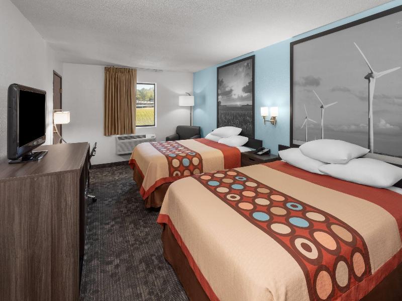 Super 8 by Wyndham Rock Port MO image