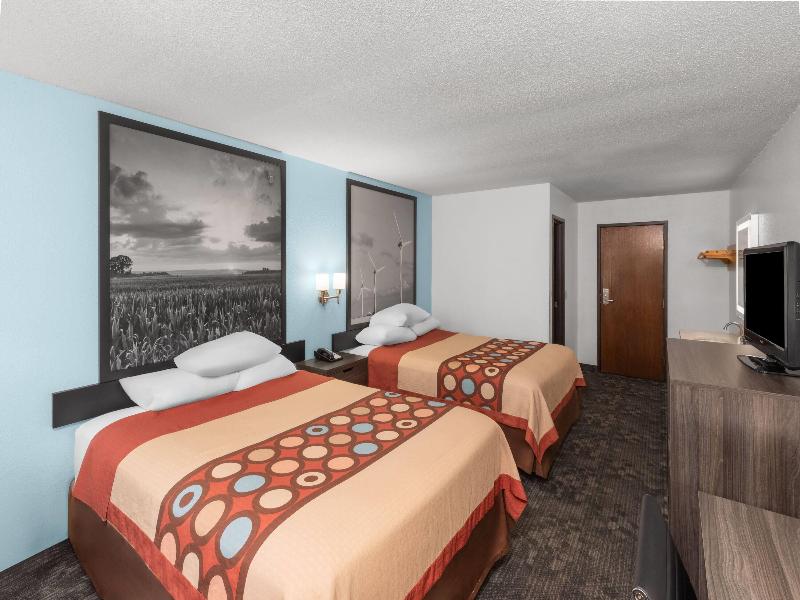 Super 8 by Wyndham Rock Port MO image