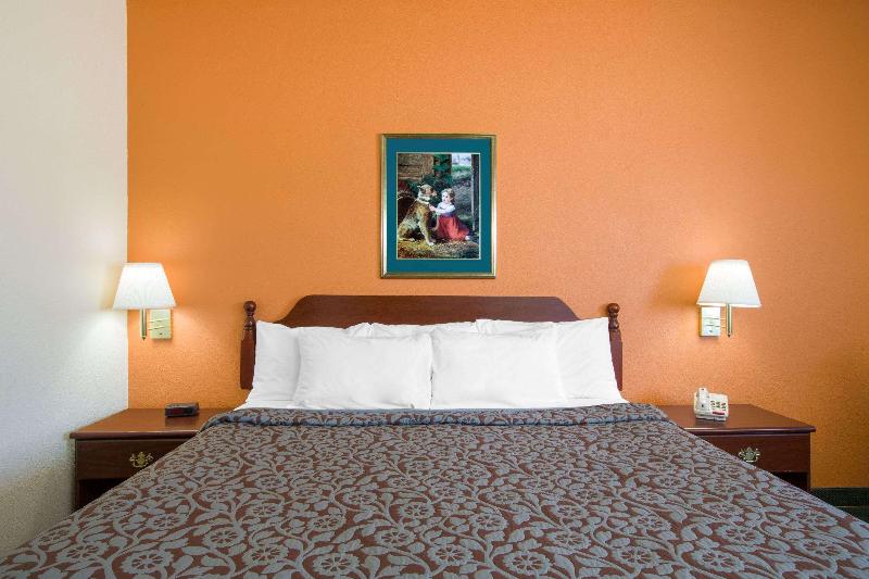 Days Inn By Wyndham Butler image 10