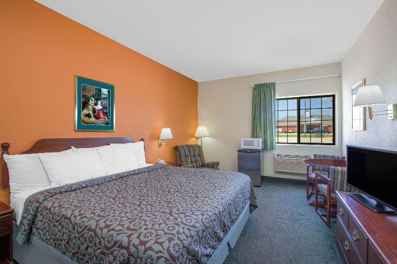 Days Inn By Wyndham Butler image 4