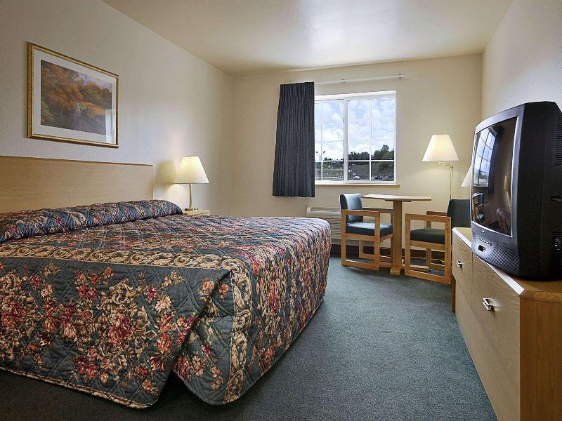 Super 8 By Wyndham Ava image 1