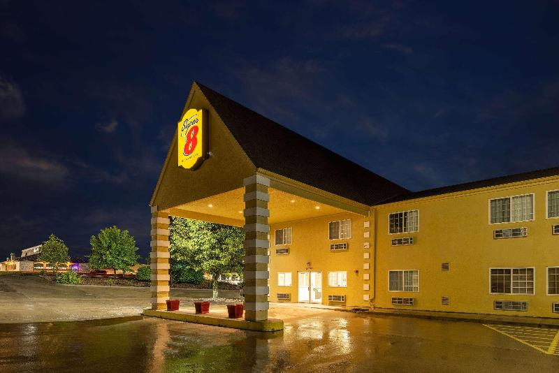 Super 8 by Wyndham De Soto image