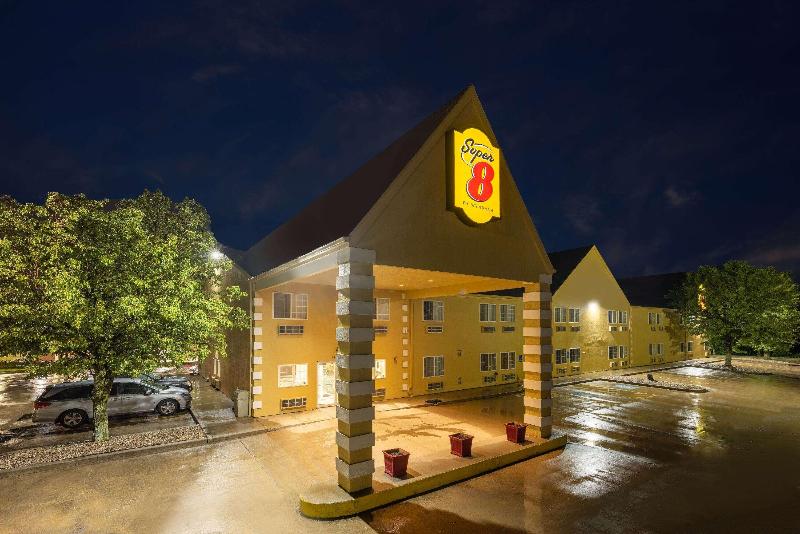 Super 8 by Wyndham De Soto image