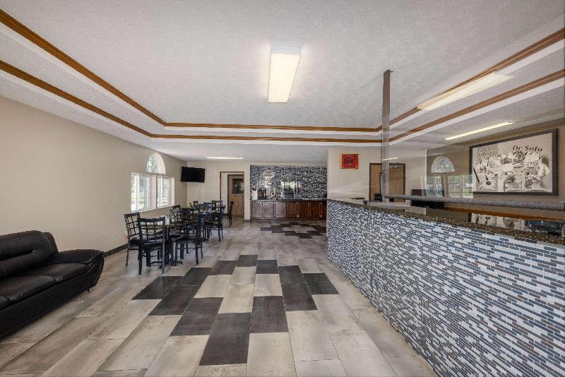 Super 8 by Wyndham De Soto image