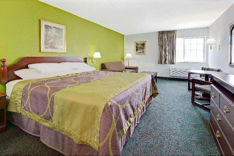 Super 8 by Wyndham De Soto image