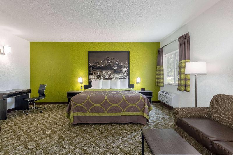 Super 8 by Wyndham De Soto image