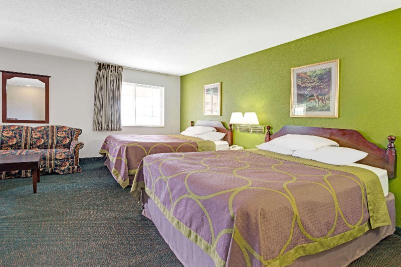 Super 8 by Wyndham De Soto image