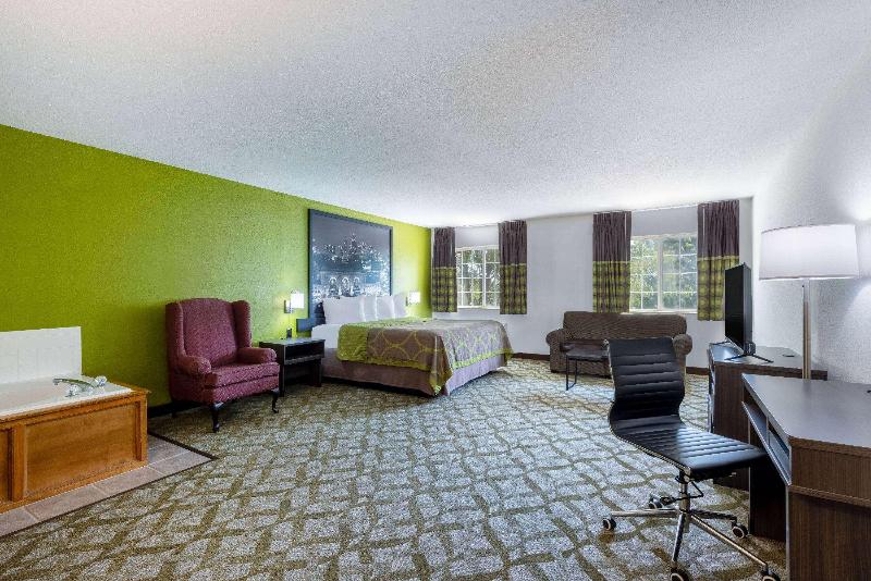 Super 8 by Wyndham De Soto image