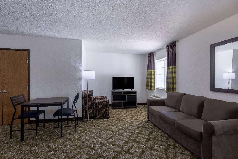Super 8 by Wyndham De Soto image