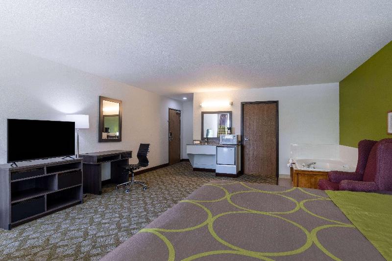 Super 8 by Wyndham De Soto image