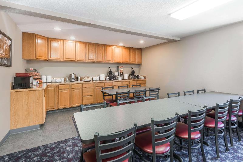 Super 8 By Wyndham Beloit Ks