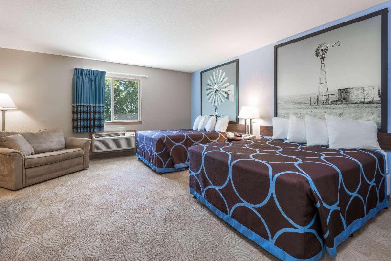 Super 8 By Wyndham Beloit Ks image