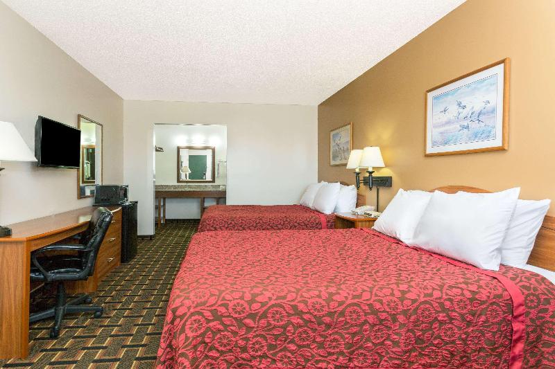 Days Inn By Wyndham Paxton image 10