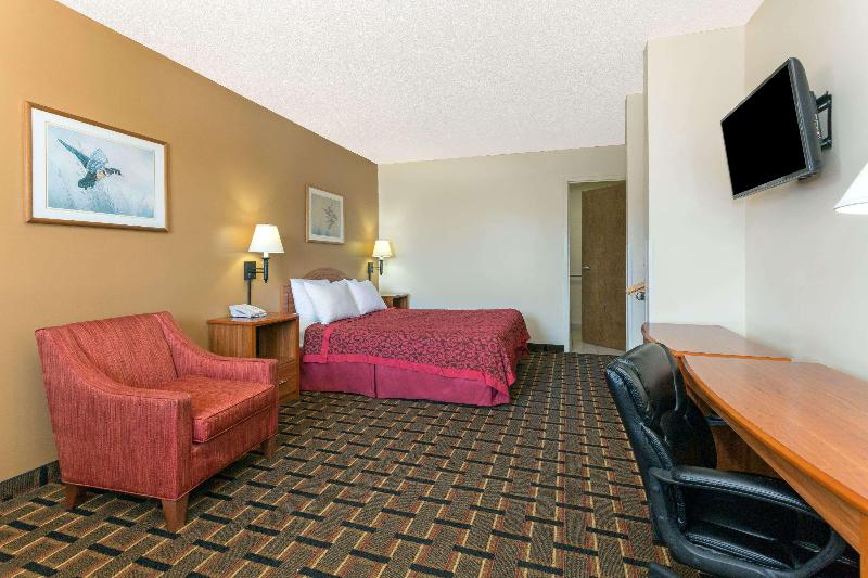 Days Inn By Wyndham Paxton image