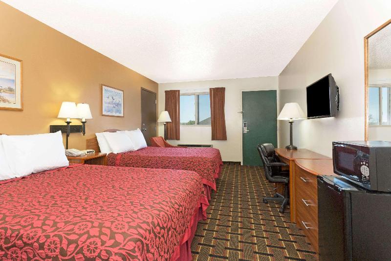 Days Inn By Wyndham Paxton image 8