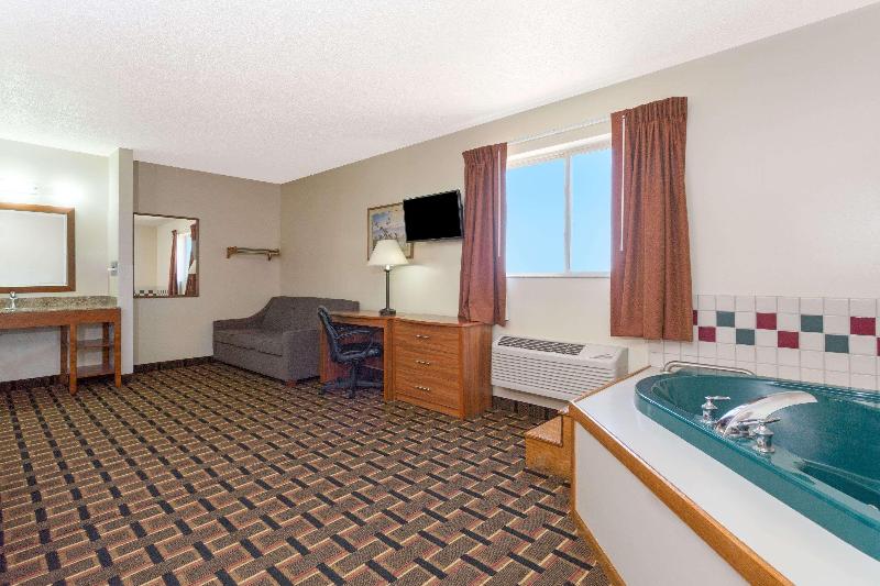 Days Inn By Wyndham Paxton image 4
