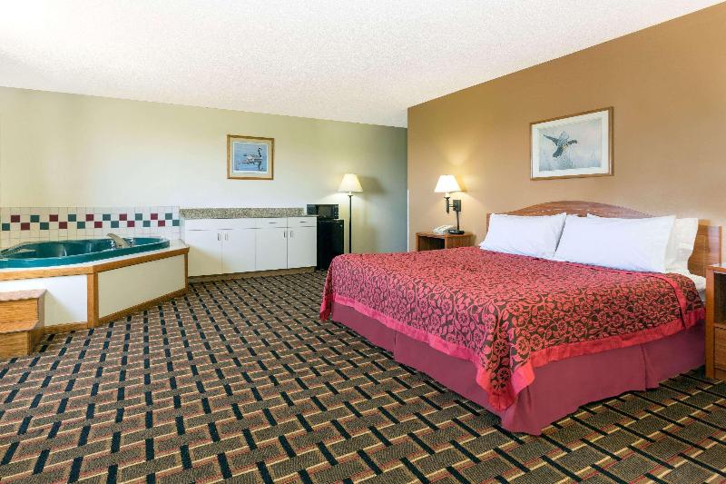 Days Inn By Wyndham Paxton image 5