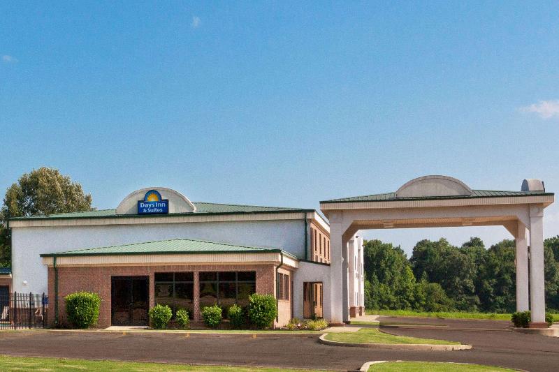 Days Inn & Suites By Wyndham Wynne image