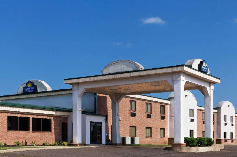 Days Inn & Suites By Wyndham Wynne image