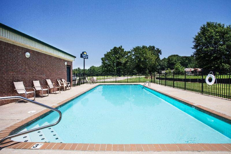 Days Inn & Suites By Wyndham Wynne image
