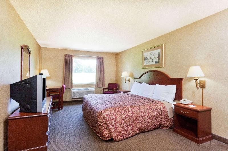 Days Inn & Suites By Wyndham Wynne image